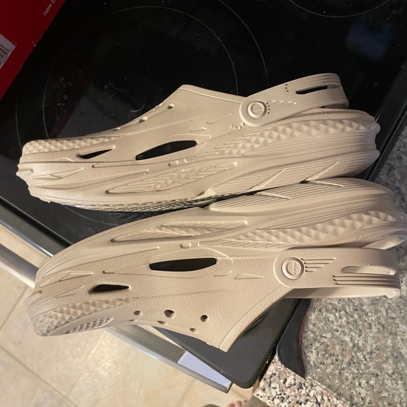 Crocs - Picture 5 of 6